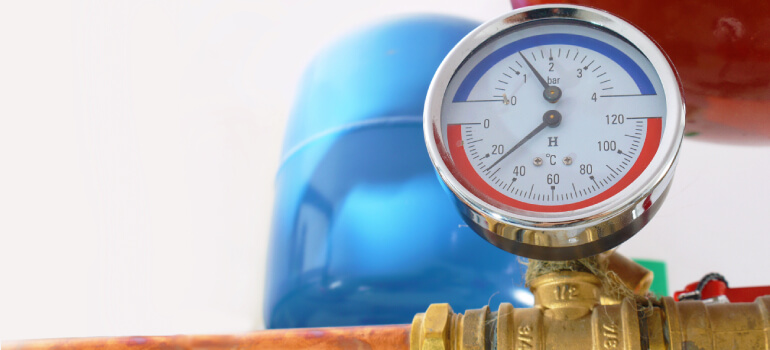 A domestic water pressure gauge